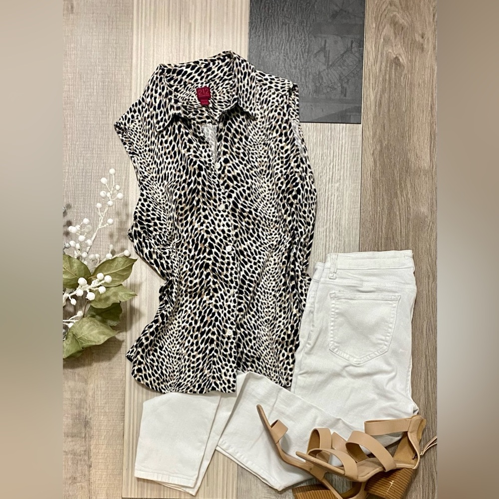 Collared sleeveless top